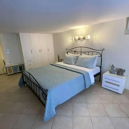 Somnium A Newly Renovated House In Kamari Villa Exterior photo