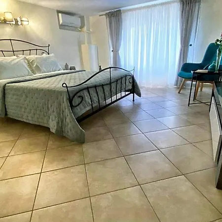 Somnium A Newly Renovated House In Kamari Villa Exterior photo