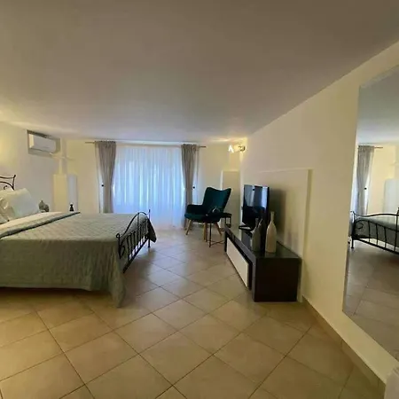 Somnium A Newly Renovated House In Kamari Villa Exterior photo